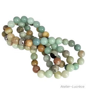 Amazonite naturelle nuancée vert , sable L' amazonite est une pierre de douceur et de lachêr-prise , elle aide à apaiser les émotions et à favoriser une commutation sincère.