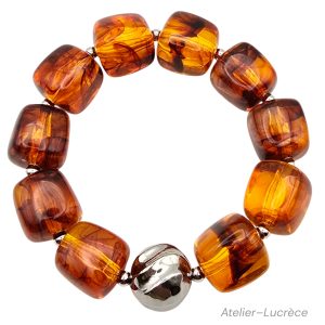 Bracelet artisanal perles carrées acryliques ébène avec entre perle argenté en acier inoxydable