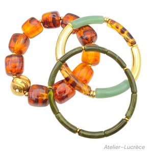 Collections de bijoux tendances , perles incurvées, carrées, plusieurs couleurs