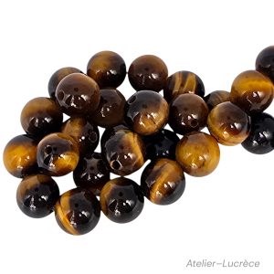 De couleur marron , jaune doré translucide L' oeil de tigre est une pierre qui apporte protection , confiance et courage . Il aide à repousser les énergies négatives .